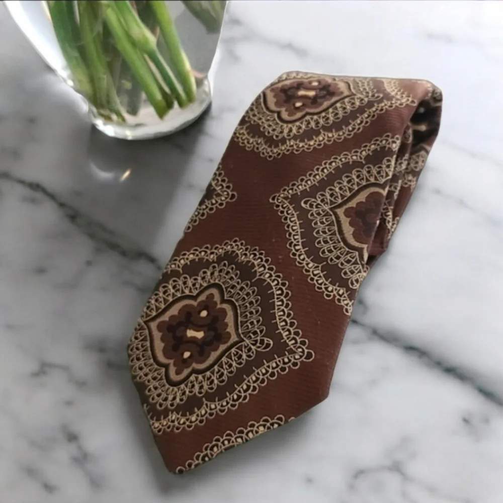VINTAGE 70's PAVANNE CRAVATS Mens Dress Suit Tie Brown Polyester MCM Retro